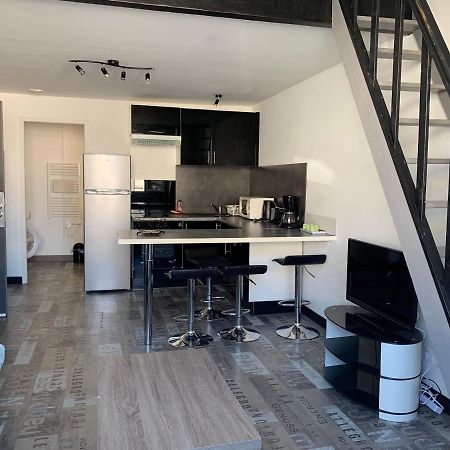 Appartement Tout Confort En Mezzanine A 20Mn A Pied Du Centre-Ville Avec Tv Et Wifi La Rochelle  Kültér fotó
