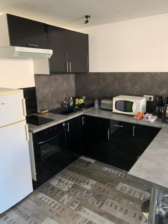Appartement Tout Confort En Mezzanine A 20Mn A Pied Du Centre-Ville Avec Tv Et Wifi La Rochelle  Kültér fotó